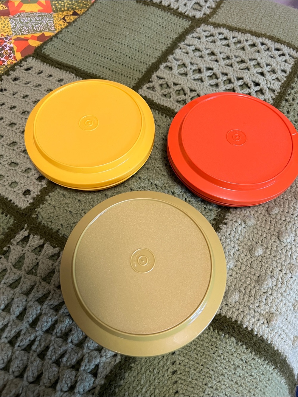 Tupperware Red, Yellow, Avacado Green plates & Lids Set